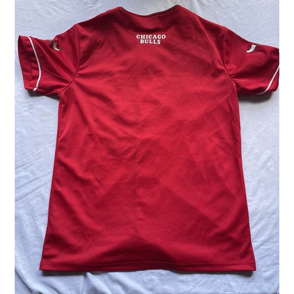 Chicago Bulls Button Up Jersey Mens Small Ultra Game NBA Red Shirt - Picture 10 of 10